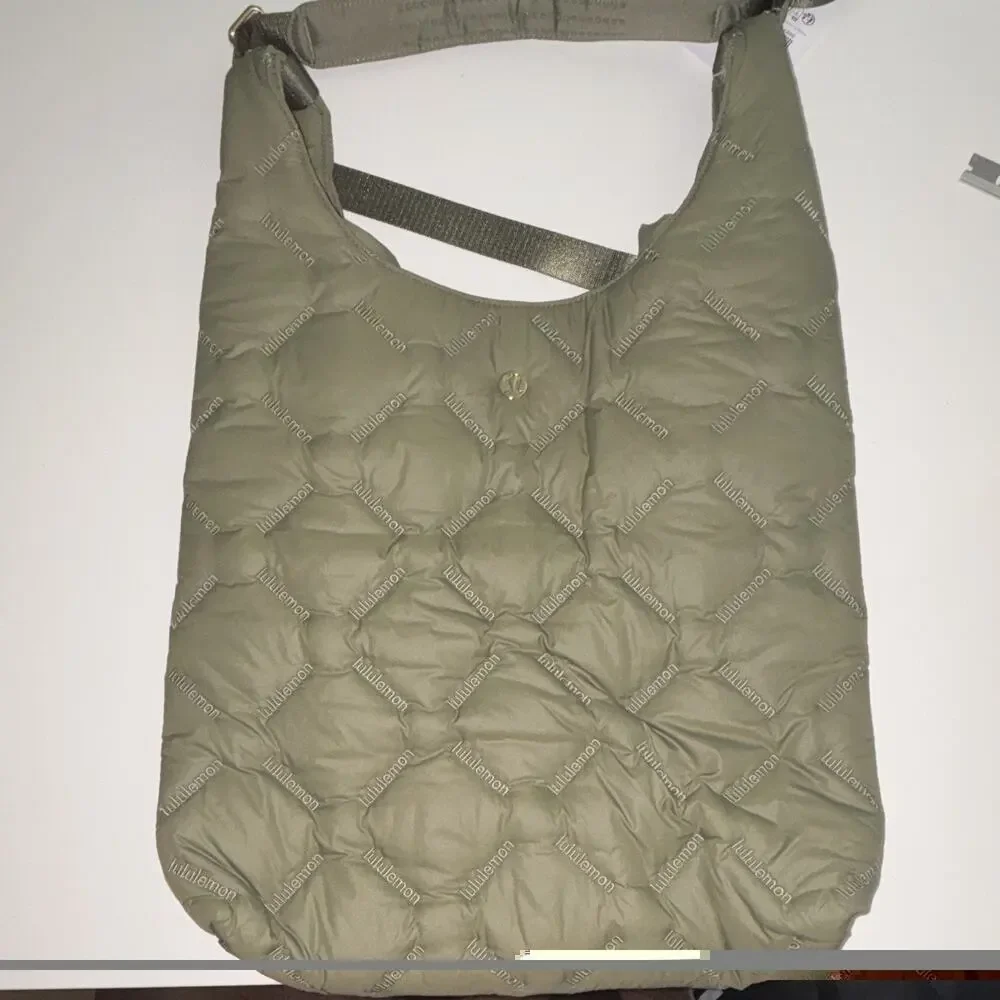 lululemon Quilty Pleasures Quilted/Puffer Shoulder Bag Logo Snap 14L
